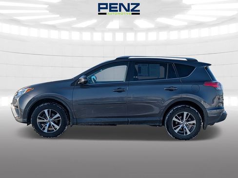 Used 2018 Toyota RAV4 XLE image 4