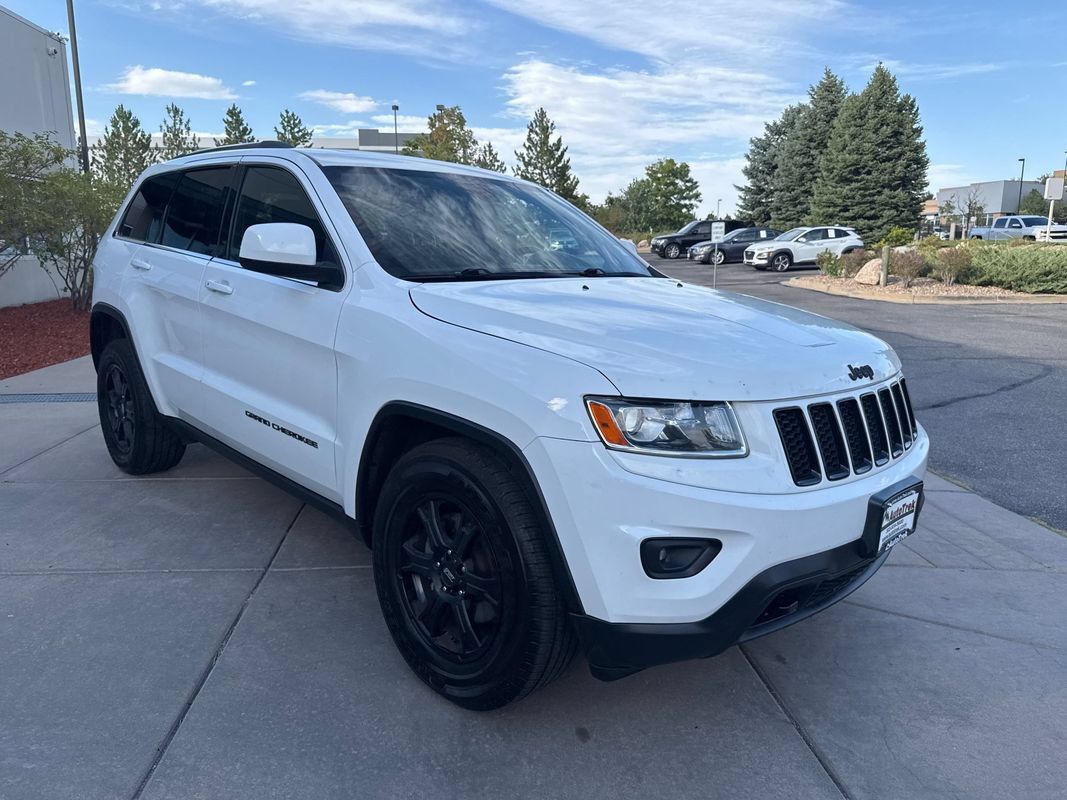 Used 2014 Jeep Grand Cherokee Laredo w/ Security & Convenience Group AWD/4WD image 4