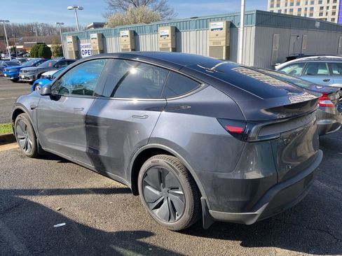 Used 2026 Tesla Model Y Long Range image 4