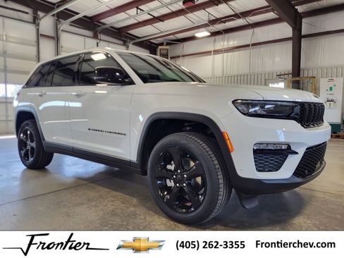 New 2025 Jeep Grand Cherokee Limited w/ Luxury Tech Group II image 7