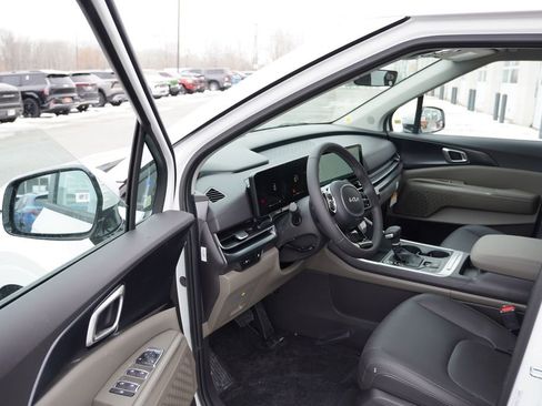 New 2026 Kia Carnival LXS image 10