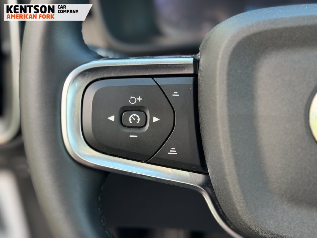 Used 2025 Volvo XC40 B5 Plus AWD/4WD image 16