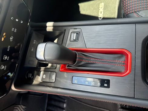 Used 2025 Nissan Kicks SR FWD image 25