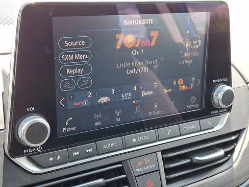 Used 2025 Nissan Altima 2.5 SV FWD image 16