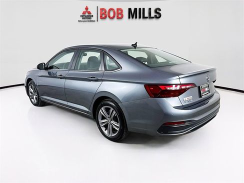 Used 2024 Volkswagen Jetta SE image 5