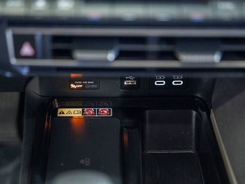 Used 2025 Toyota Camry LE image 22