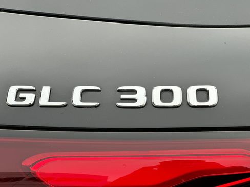 Used 2025 Mercedes-Benz GLC 300 4MATIC image 22