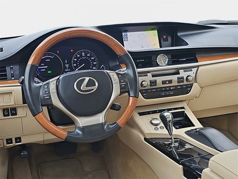 Used 2013 Lexus ES 300h image 15