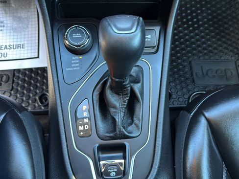 Used 2019 Jeep Cherokee Latitude Plus w/ Cold Weather Group image 22