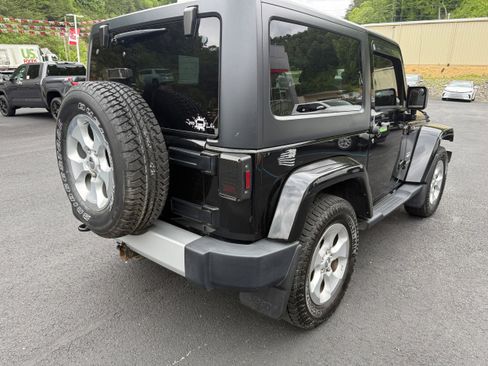 Used 2014 Jeep Wrangler Sahara w/ Connectivity Group AWD/4WD image 7