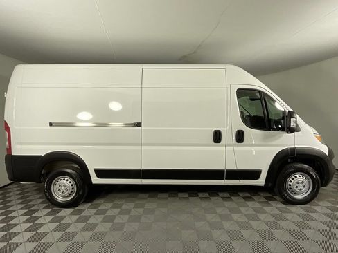 Used 2025 RAM ProMaster 2500 w/ Convenience Group FWD image 2
