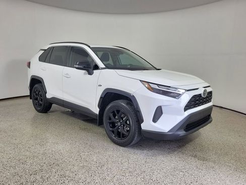 Used 2024 Toyota RAV4 XLE w/ Convenience Package FWD image 4