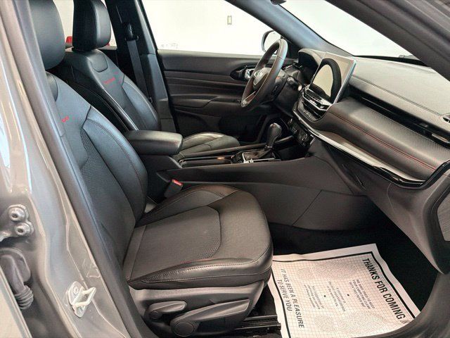 Used 2023 Jeep Compass Trailhawk w/ Trailhawk Convenience Group AWD/4WD image 33