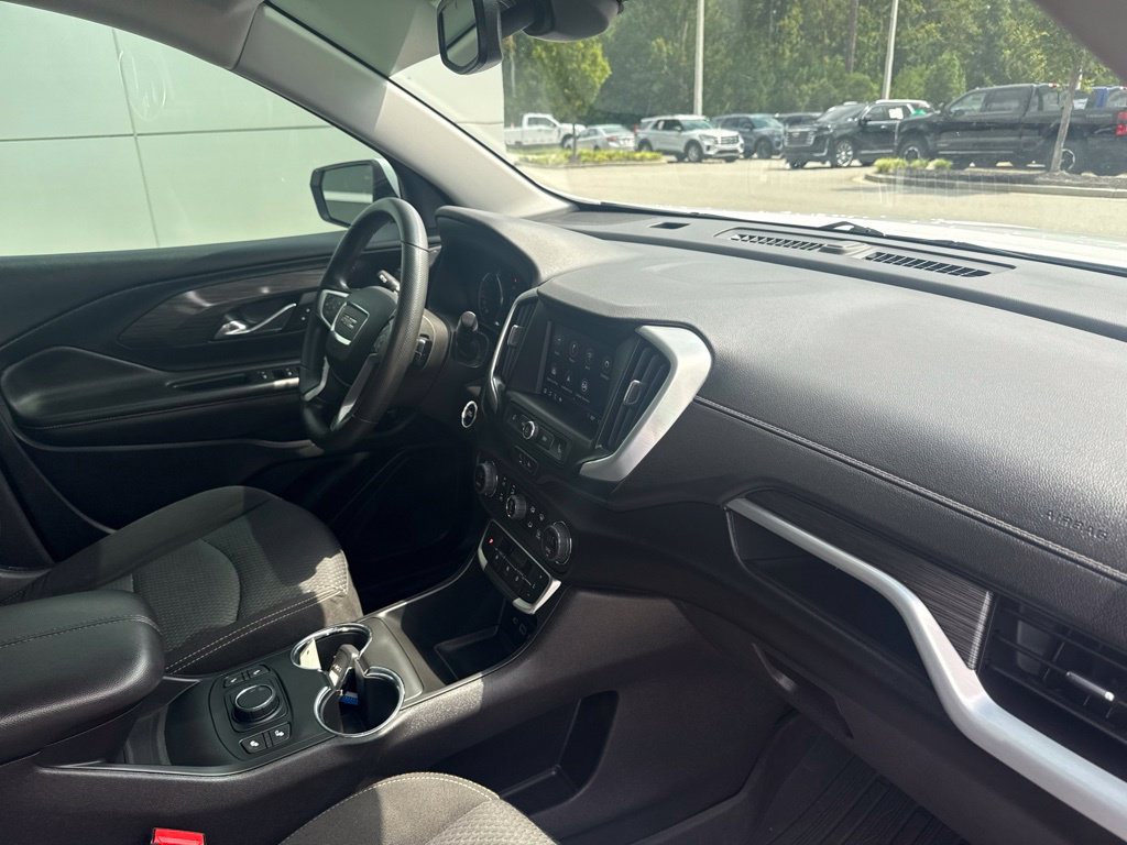 Used 2024 GMC Terrain SLE w/ Driver Convenience Package FWD image 29