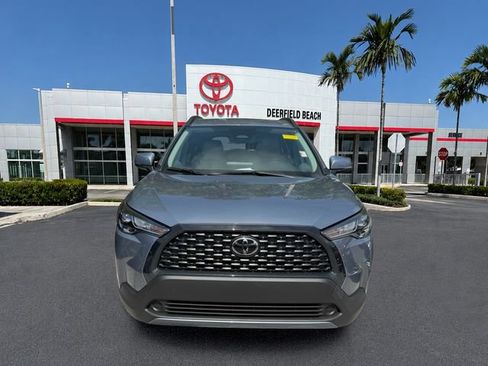 Used 2024 Toyota Corolla Cross LE FWD image 2
