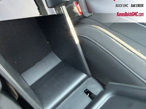 Used 2025 Hyundai Elantra SEL image 21