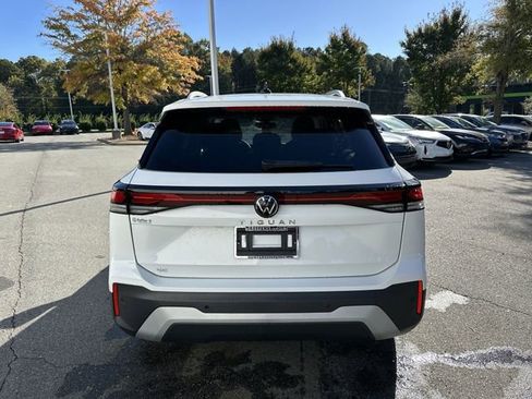 New 2025 Volkswagen Tiguan SE image 4
