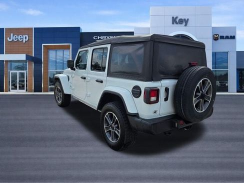 Used 2023 Jeep Wrangler Unlimited Sahara w/ Cold Weather Group AWD/4WD image 2