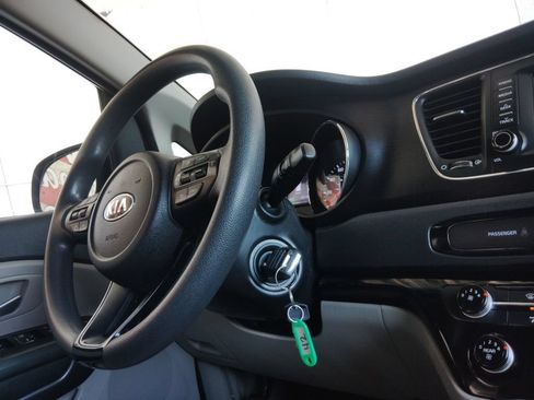 Used 2019 Kia Sedona LX FWD image 26