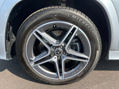 Used 2025 Mercedes-Benz GLS 450 4MATIC w/ AMG Line Exterior image 34
