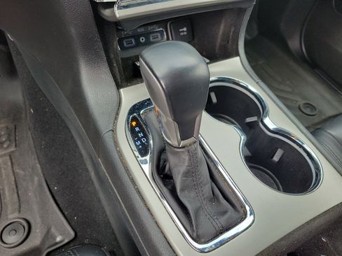 Used 2019 Jeep Grand Cherokee Limited image 27