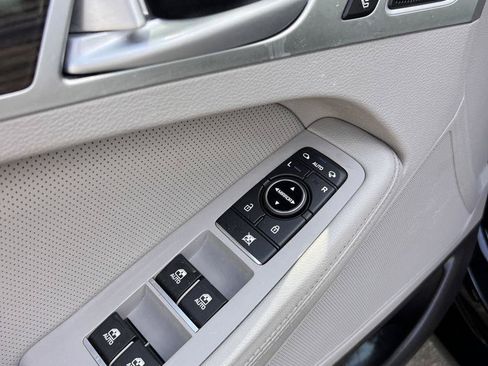Used 2018 Genesis G80 3.8 RWD image 14