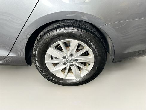 Used 2017 Volkswagen Golf S image 11