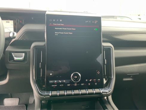 Used 2026 GMC Yukon AT4 w/ AT4 Premium Plus Package AWD/4WD image 16