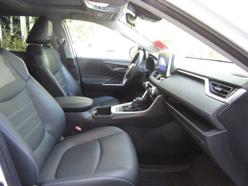 Used 2025 Toyota RAV4 XLE Premium w/ Weather Package AWD/4WD image 19