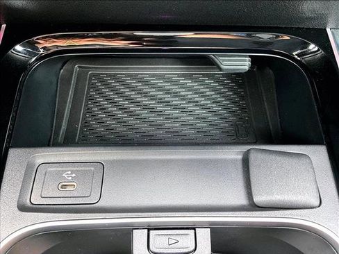 Used 2025 Mercedes-Benz GLB 250 image 26