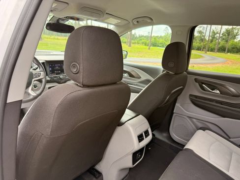 Used 2024 GMC Terrain SLE FWD image 25