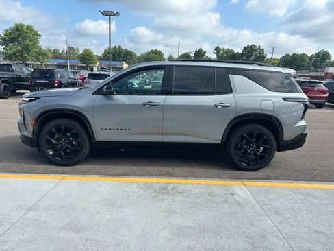 Used 2024 Chevrolet Traverse RS w/ LPO, Floor Liner Package FWD image 10