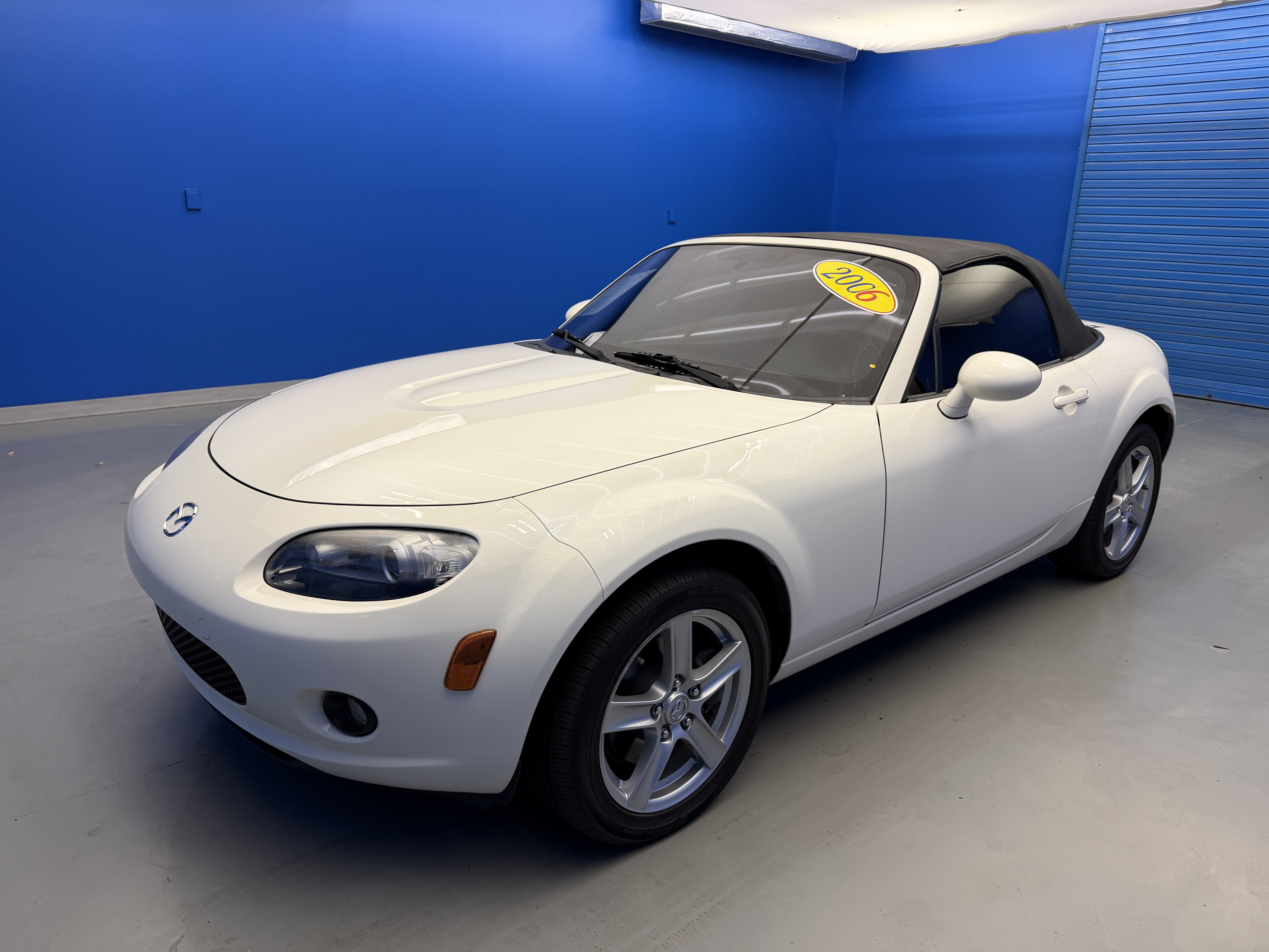 Used 2006 MAZDA MX-5 Miata Touring RWD image 4