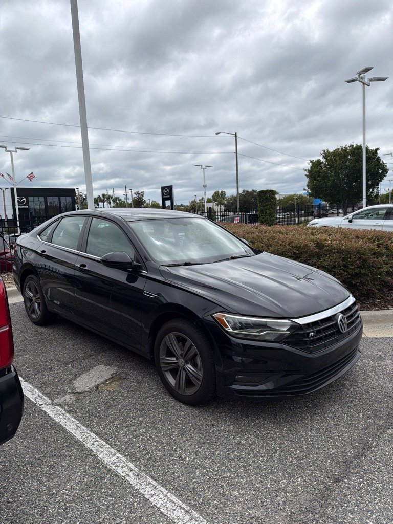 Used 2019 Volkswagen Jetta R-Line w/ R-Line Cold Weather Package FWD image 3