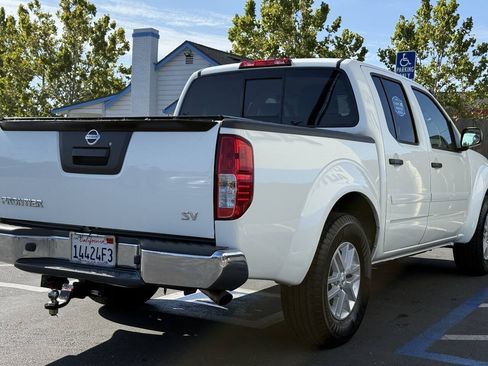 Used 2017 Nissan Frontier SV RWD image 5