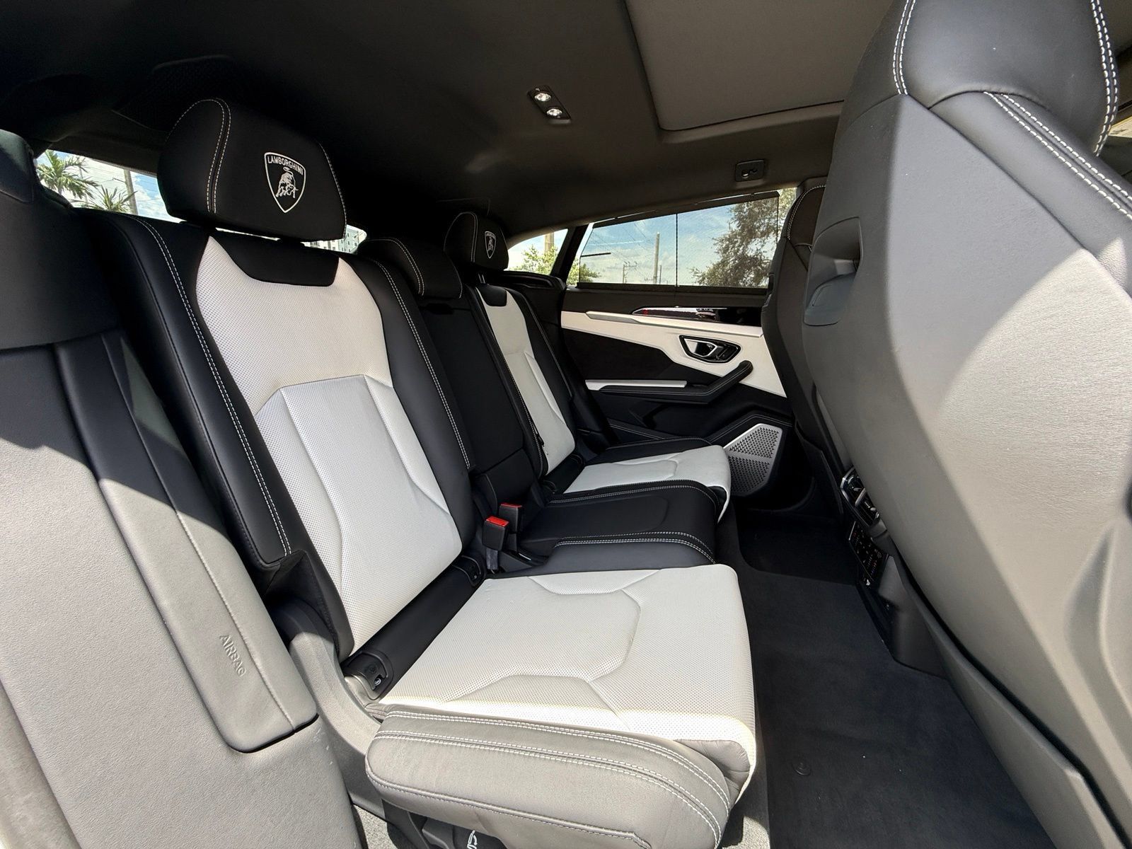 Used 2022 Lamborghini Urus AWD/4WD image 48