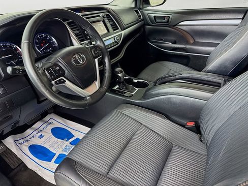 Used 2014 Toyota Highlander Plus FWD image 9