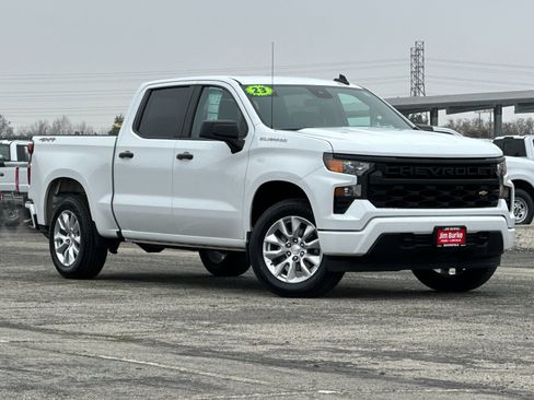 Used 2023 Chevrolet Silverado 1500 Custom image 2
