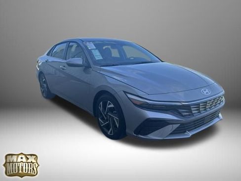 Used 2025 Hyundai Elantra Limited FWD image 13