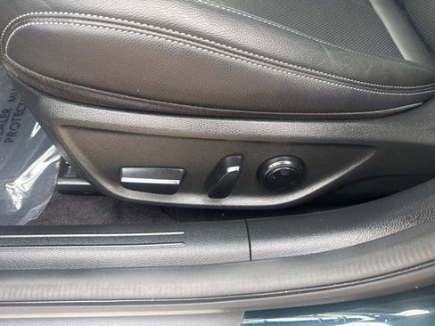 Used 2025 Genesis G70 2.5T image 13