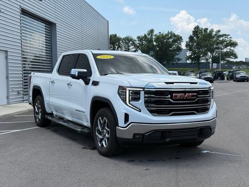 Used 2023 GMC Sierra 1500 SLT w/ SLT Premium Package AWD/4WD image 7