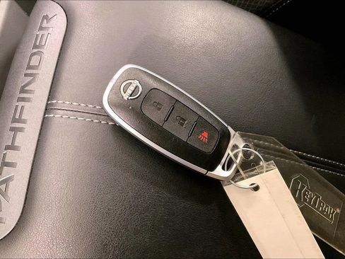 Certified 2025 Nissan Pathfinder S image 14