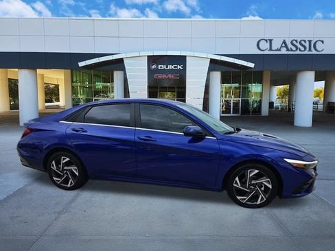 Used 2025 Hyundai Elantra Limited FWD image 9