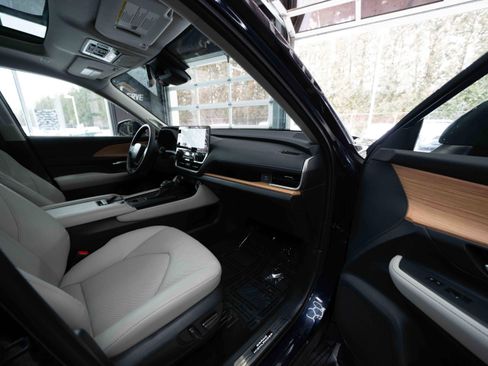 Used 2025 Toyota Grand Highlander Limited image 26