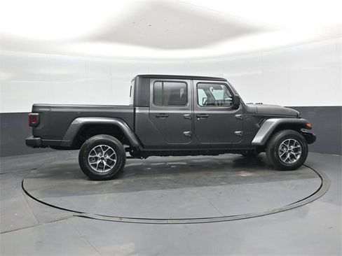 New 2025 Jeep Gladiator Sport image 2