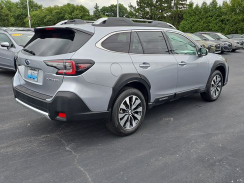 Used 2025 Subaru Outback Touring image 3