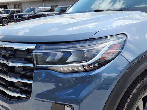 Used 2025 Ford Explorer Active w/ Active Comfort Package AWD/4WD image 7