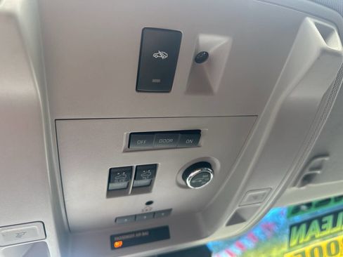 Used 2015 Cadillac Escalade ESV Luxury image 69