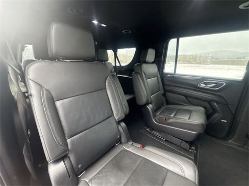 Used 2021 Chevrolet Suburban LT image 28