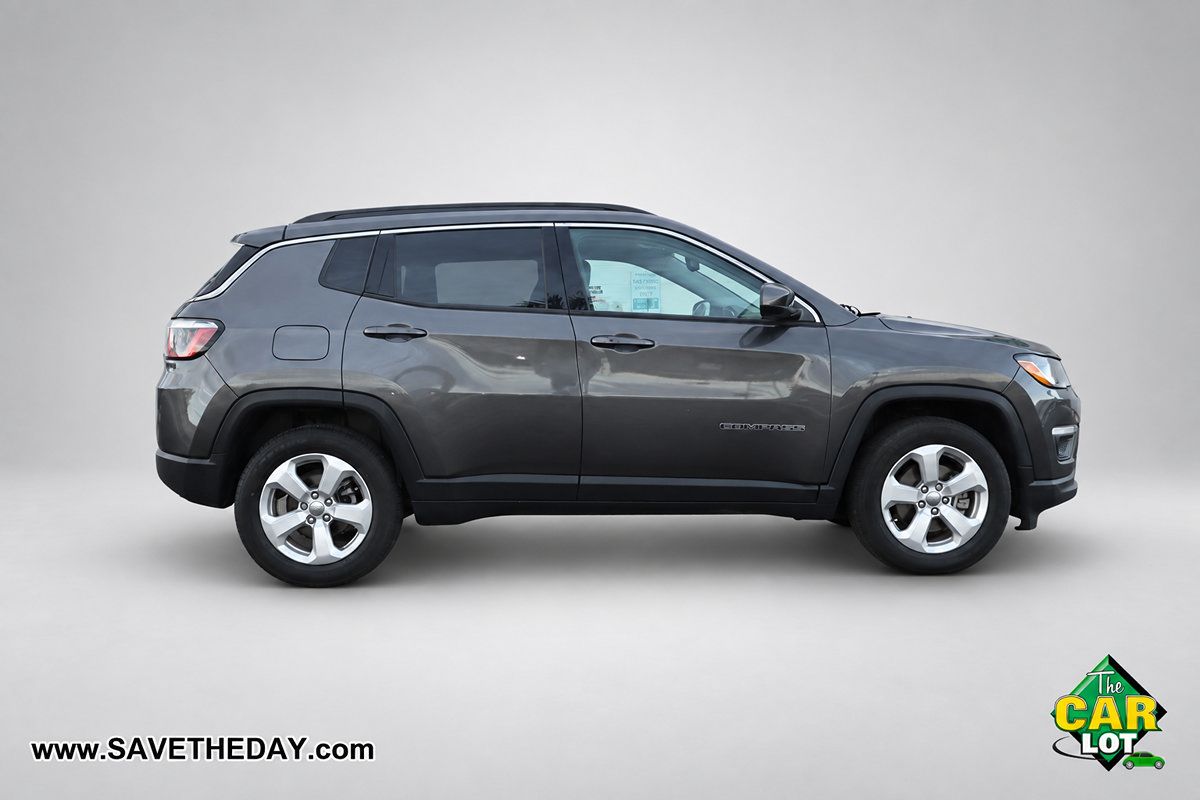 Used 2018 Jeep Compass Latitude FWD image 9